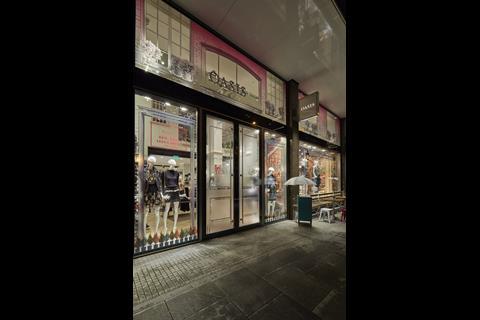 Fashion retailer Oasis has launched a flagship store at the southern end of Tottenham Court Road